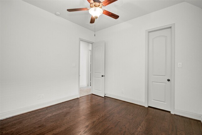 Building Photo - 1644 Longwood Glen Ln