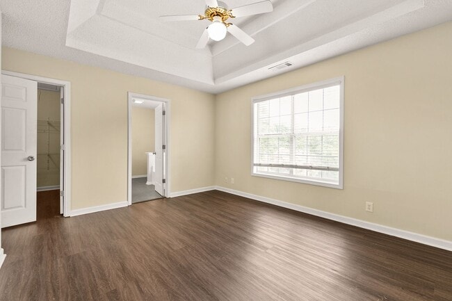 Building Photo - Charming Flowery Branch Home!