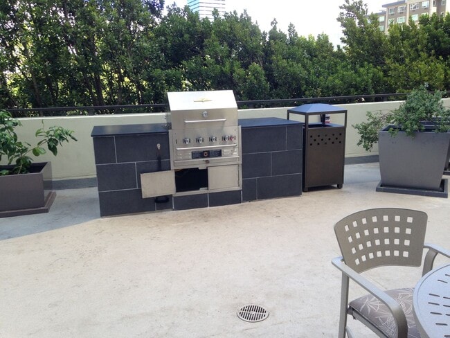 Building Photo - 1717 Ala Wai Blvd