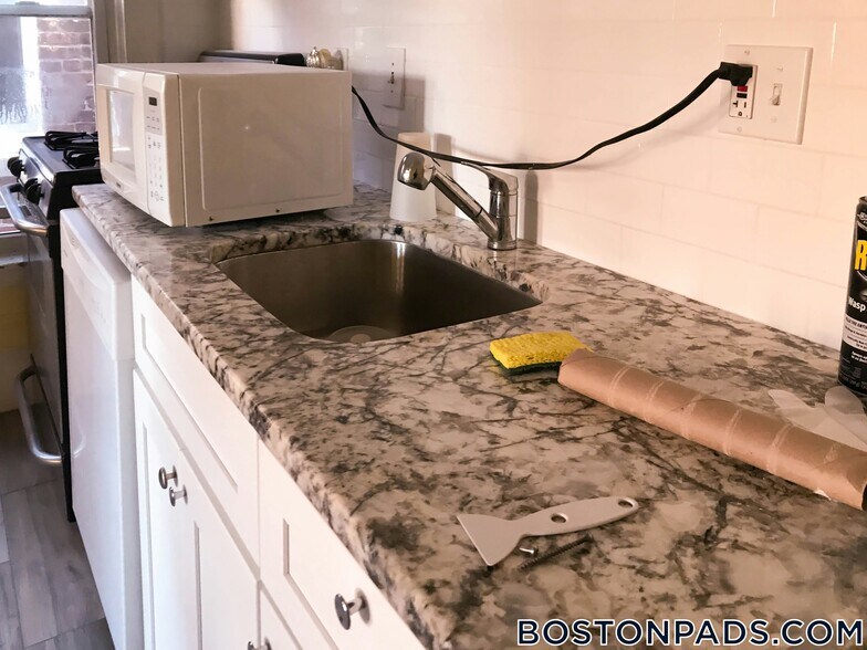 Building Photo - 832 Huntington Ave