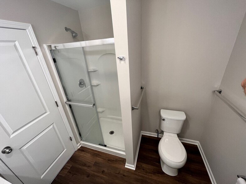 Master Bath - 587 Parkside Way