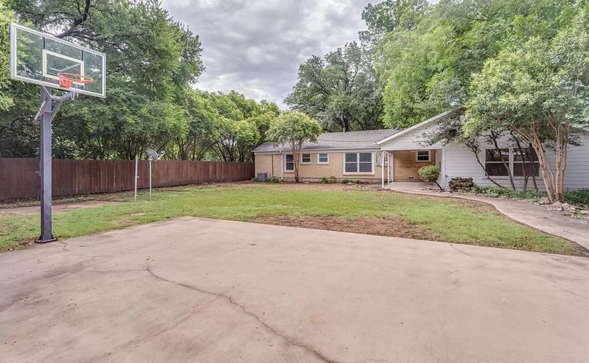 Building Photo - 3504 Corto Ave