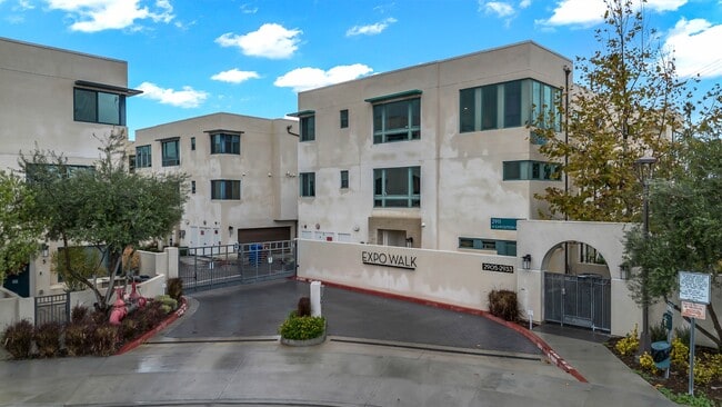 Building Photo - 2907 W Exposition Pl