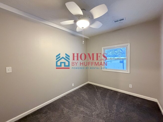 Building Photo - Two Bedroom House | Updated with Appliances