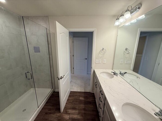 Building Photo - Lake Orion Townhome for Rent – 3 Bed, 2.1 Bath | 1,858 Sq Ft | $3,000/month