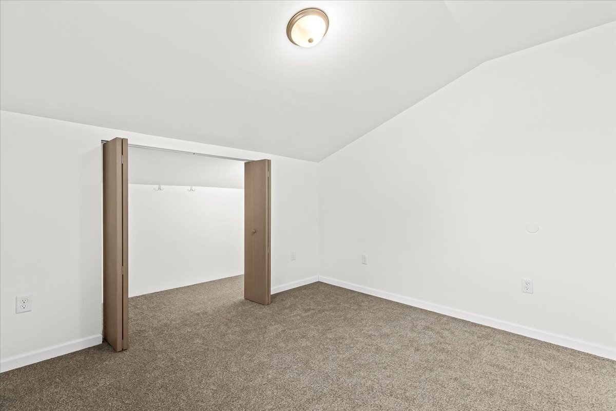 Bedroom Closet - 5640 Trailer Park Dr