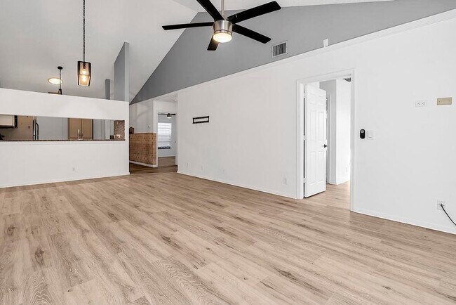 Building Photo - 416 Buttonwood Pl