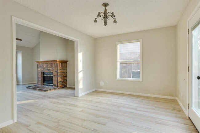 Building Photo - 2304 Willow Way