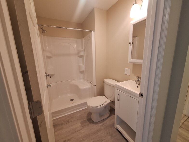Bathroom 2 - 547 Ronceverte Ave