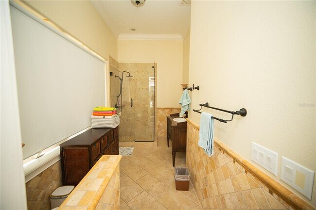 Building Photo - 719 Eastlawn Dr