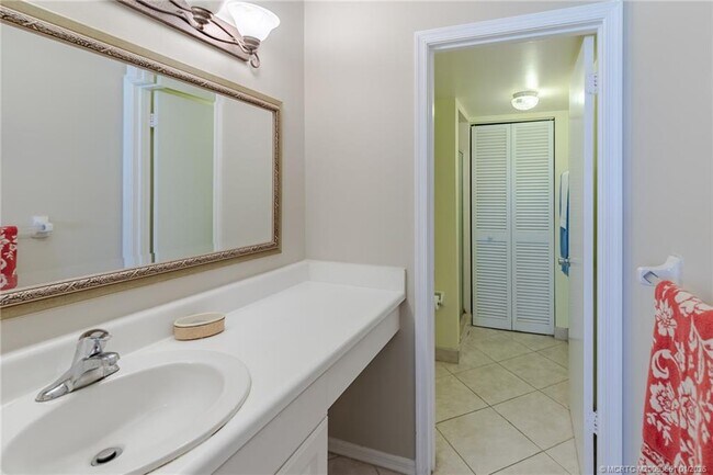 Building Photo - 9490 S Ocean Dr