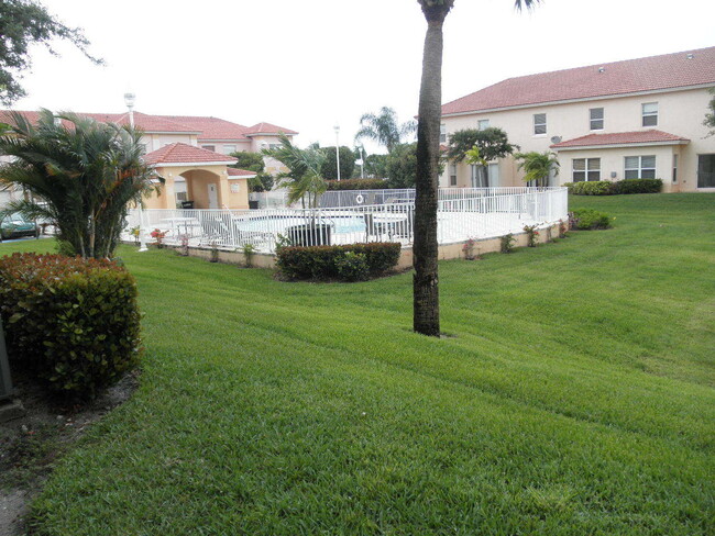 Building Photo - Estancia