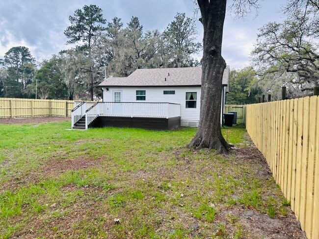 Building Photo - 329 NE 2nd St