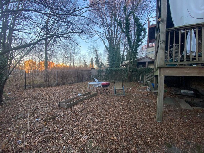 Building Photo - No Brokers fee. Desirable Mission Hill Loc...
