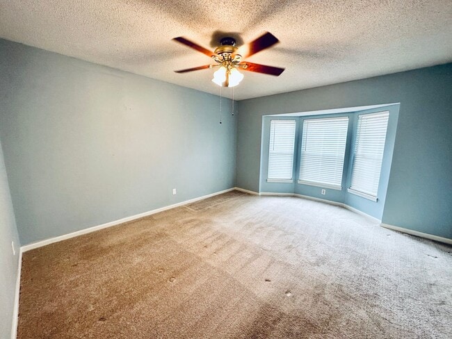 Building Photo - {12311} Spacious Townhome in Desirable OP ...