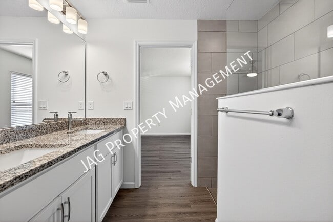 Building Photo - 1401 Degroodt Rd SW