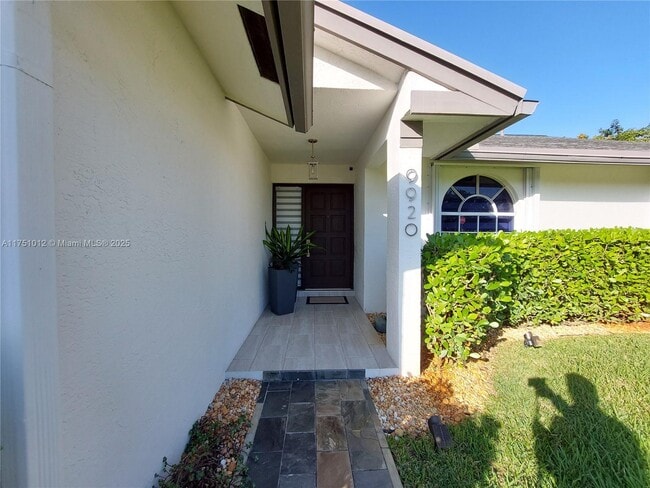 Building Photo - 9920 SW 16th Ct