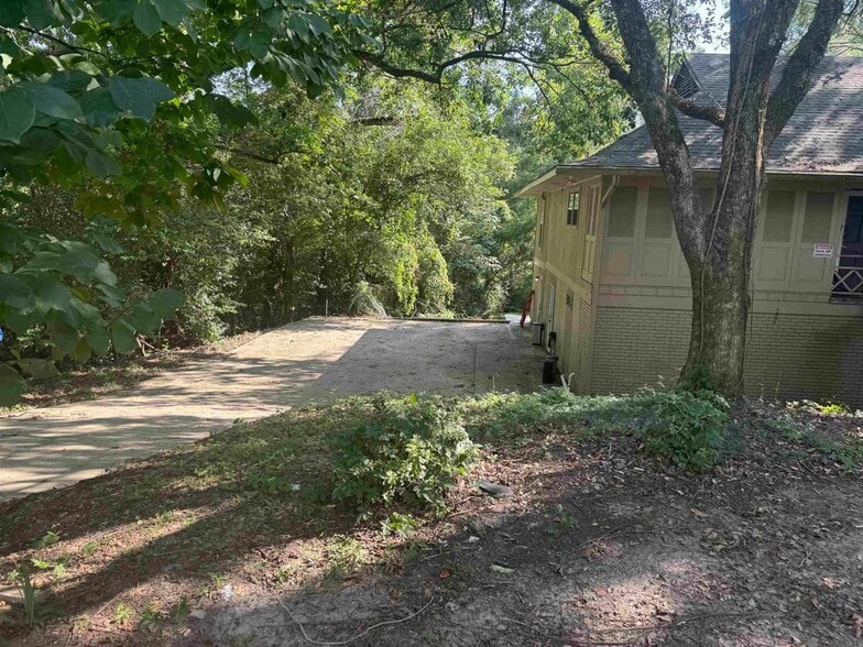 Building Photo - 5650 Highland Rd