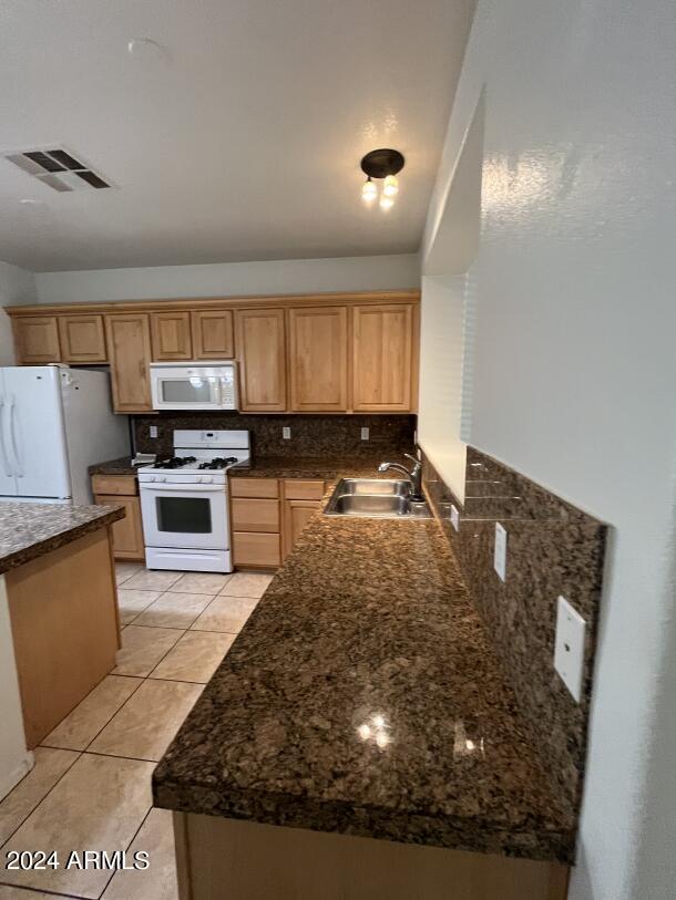 Building Photo - 4135 E Bellerive Dr