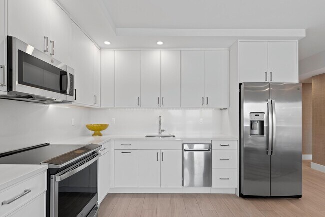 Building Photo - 250 Bradley Pl
