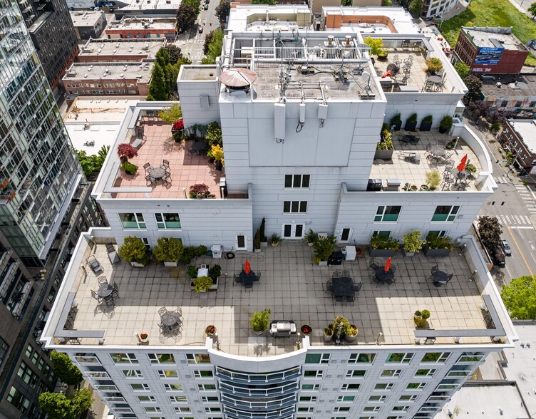 Building Photo - 121 Vine St