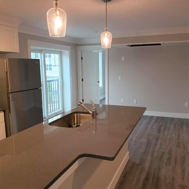 Building Photo - 10 4th St