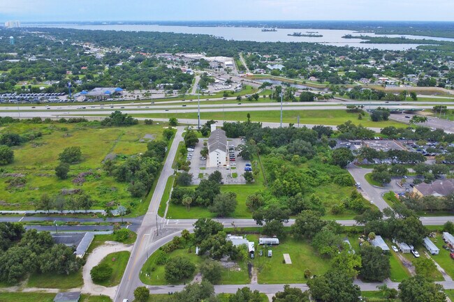 Building Photo - Sabal Ln