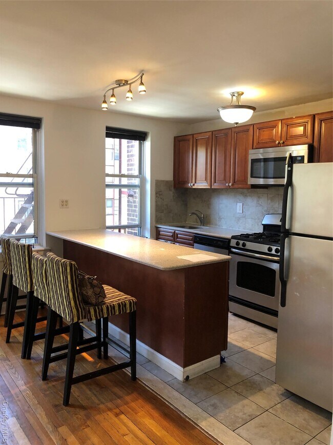 Building Photo - 66-33 Yellowstone Blvd