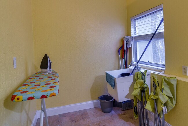 Building Photo - 2960 58th Ave S