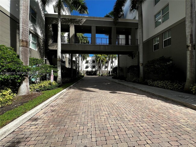 Building Photo - 2421 NE 65th St