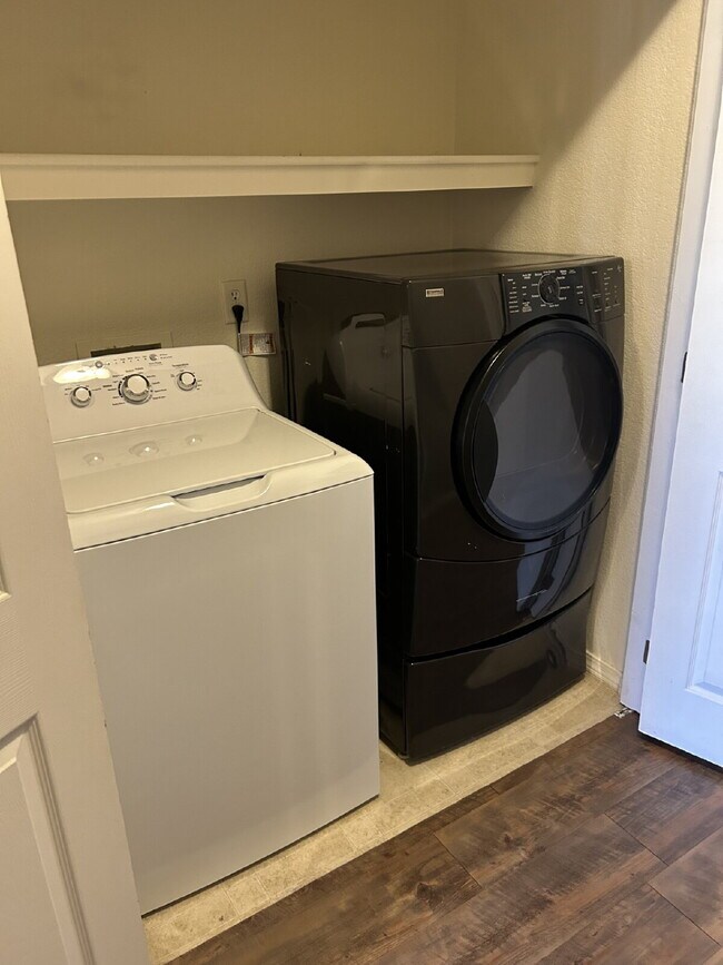 Building Photo - "Spacious 2-Bed, 2-Bath Condo Retreat in Thornton – *Move in Special: $500 off of first months re...