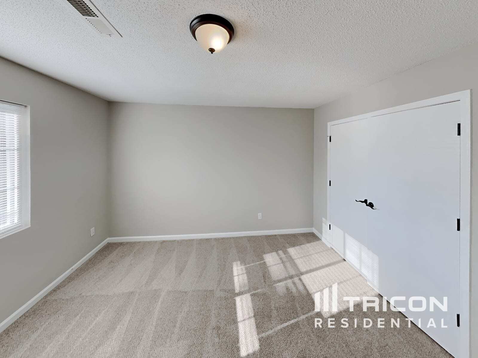 Building Photo - 5705 Waterpoint Dr