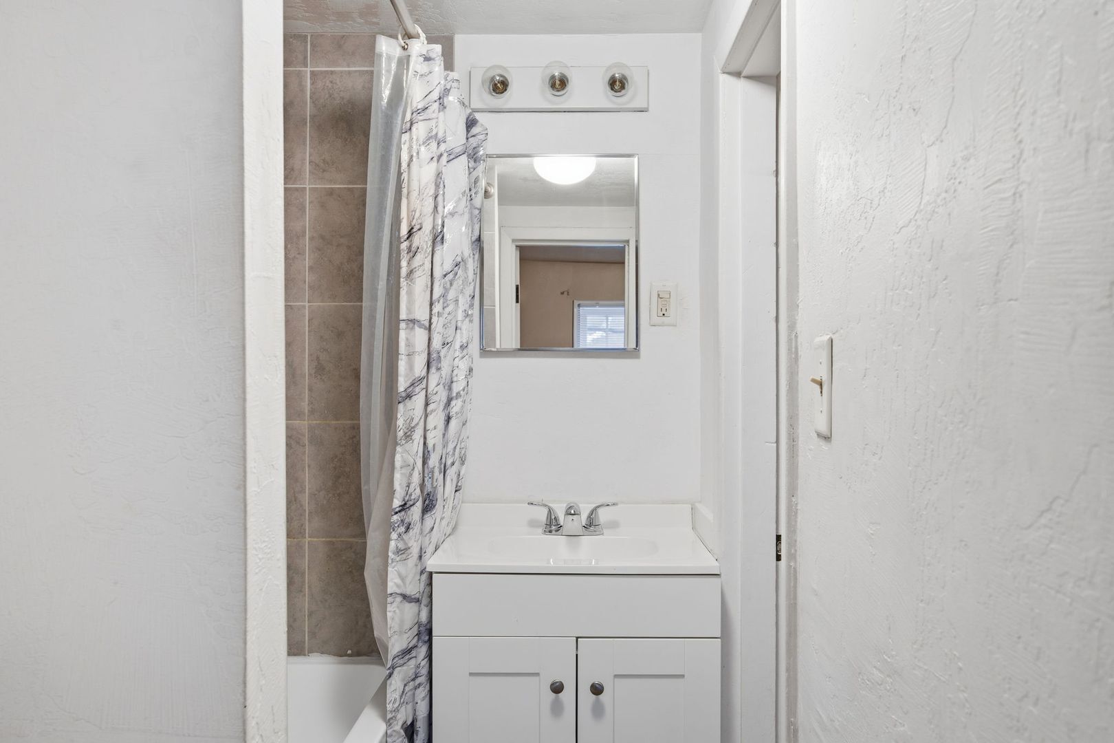 Building Photo - 186 Oneida St