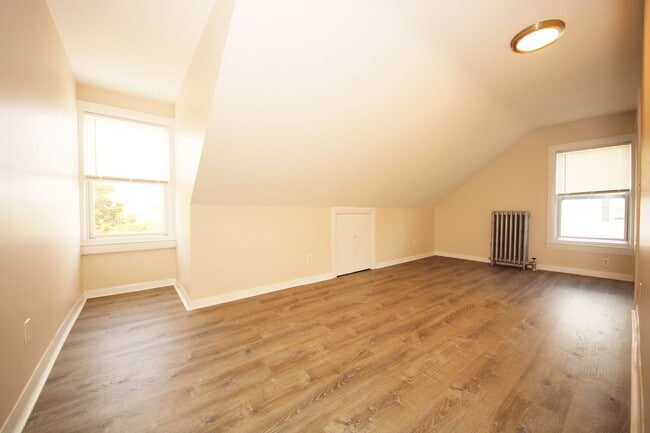Building Photo - large 4 bed in Waltham