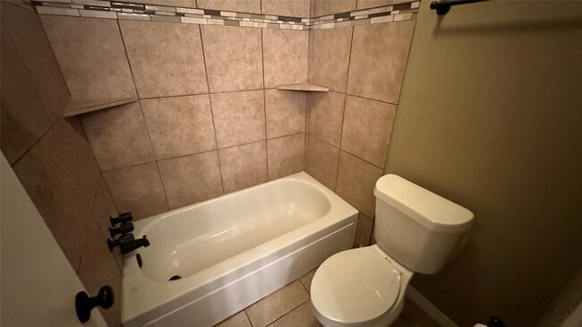 Building Photo - 8607 Knoll Forest Dr