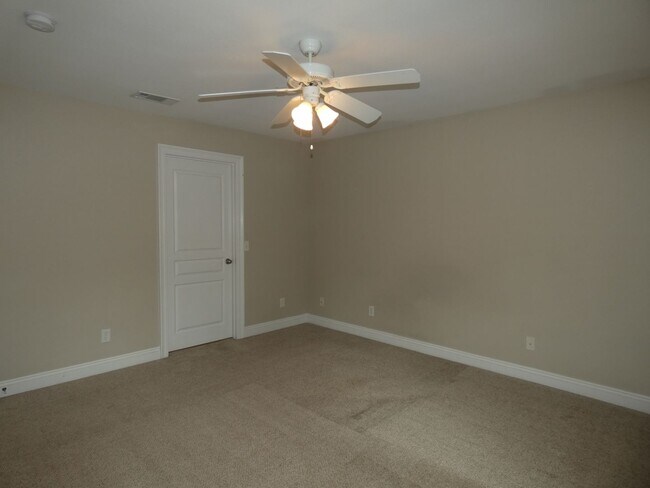 Building Photo - Marvelous Executive Pool Home in Hammersmith