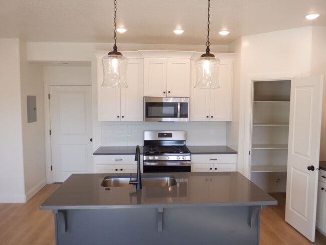 Building Photo - 3 Bed - 2.5 Bath, Newer Construction, Larg...