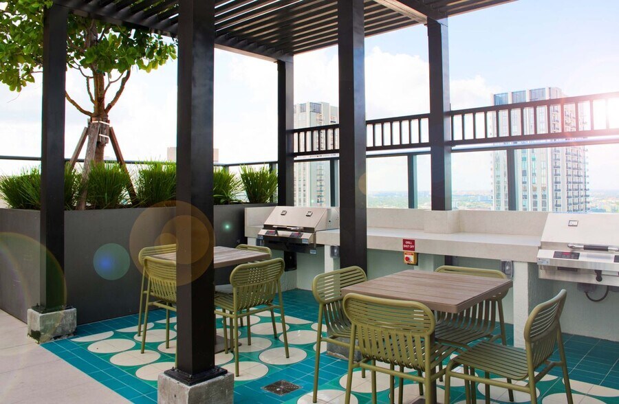 Building Photo - 11 NE 6th St