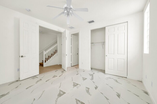 Building Photo - 750 Millbrae Ct