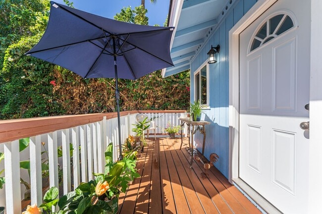 Building Photo - Unfurnished 1 bed/1 bath PET FRIENDLY - walk to beach, grocery, park