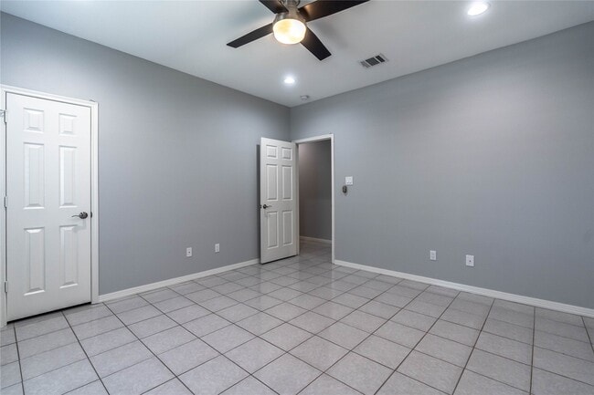 Building Photo - 1122 Ryon St