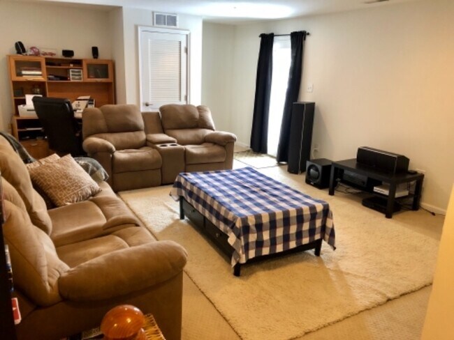 Building Photo - 39 Wallace Rd