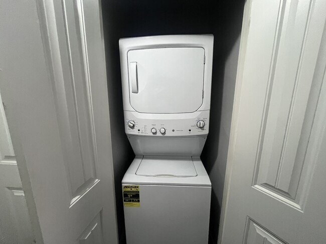 Building Photo - 3430 Itasca St