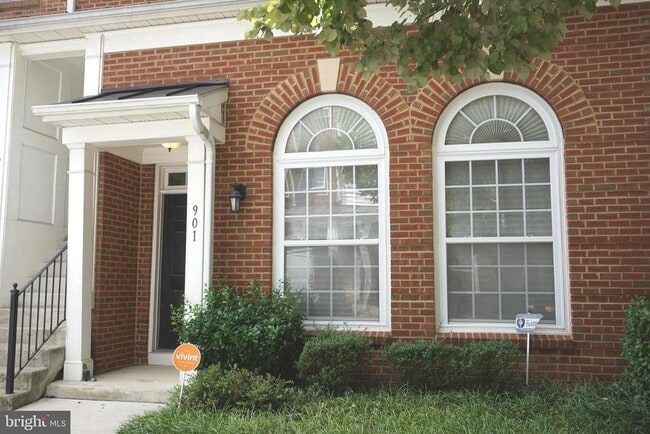 Building Photo - 901 Pine Forest Ln