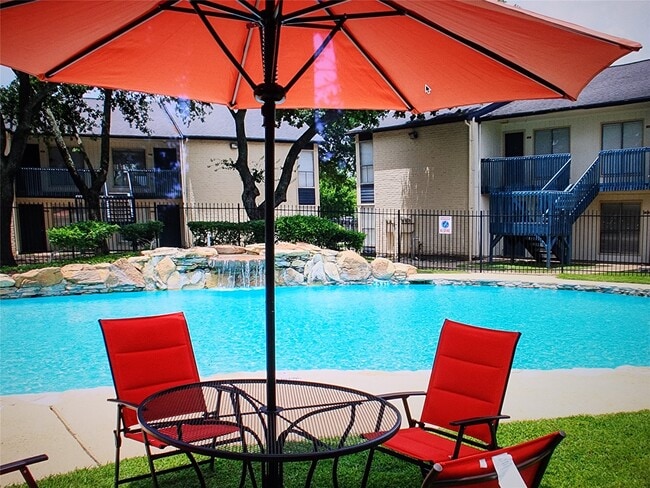 Building Photo - 2402 Bammelwood Dr