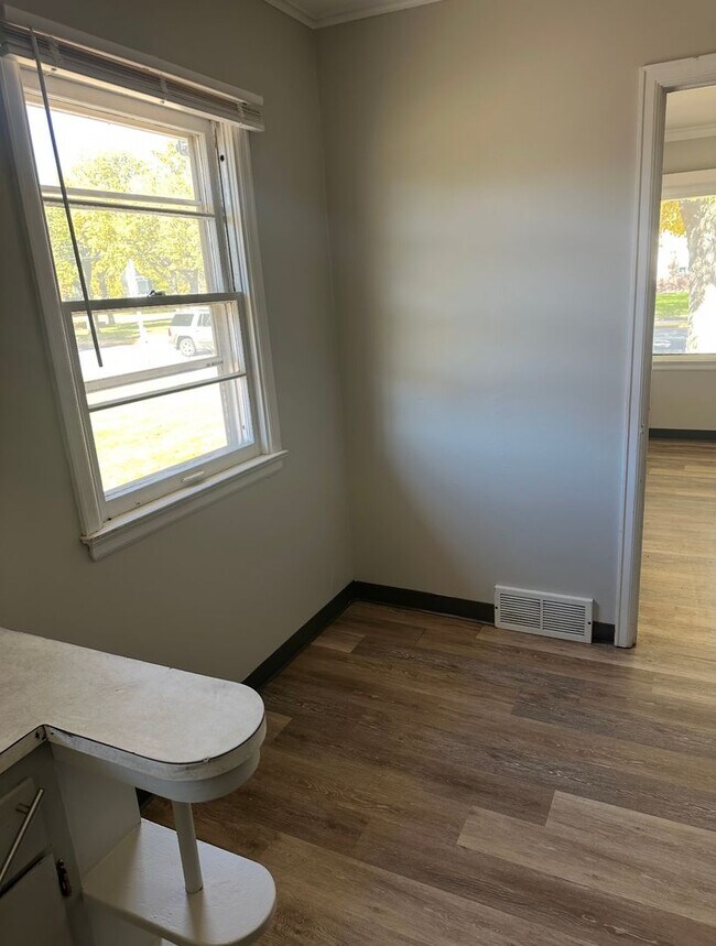 Building Photo - JP409-411 E. Bismark