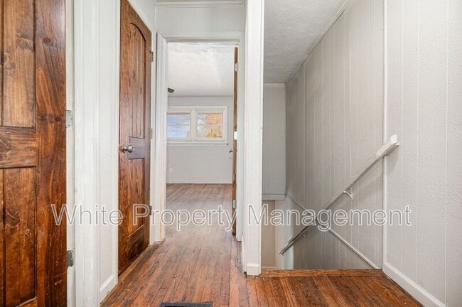 Building Photo - 2407 Julia Ave