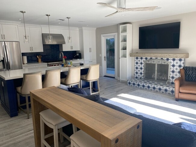 Building Photo - 250 Avenida Monterey
