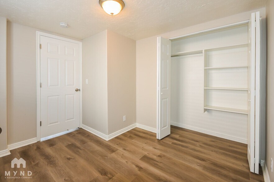 Building Photo - 5463 Ridge Hollow Way