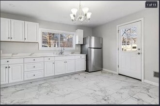 Building Photo - 76 Spencer St